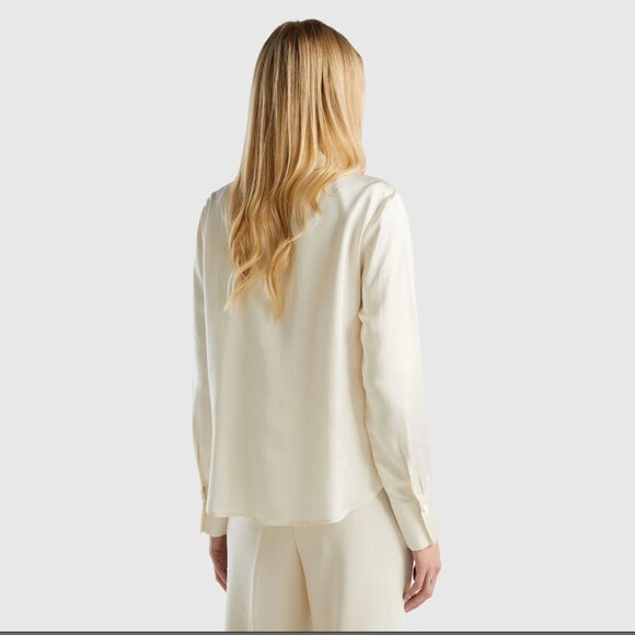 New with tags - Beautiful Cream Blouse in viscose and Modal® blend - Picture 2 of 3